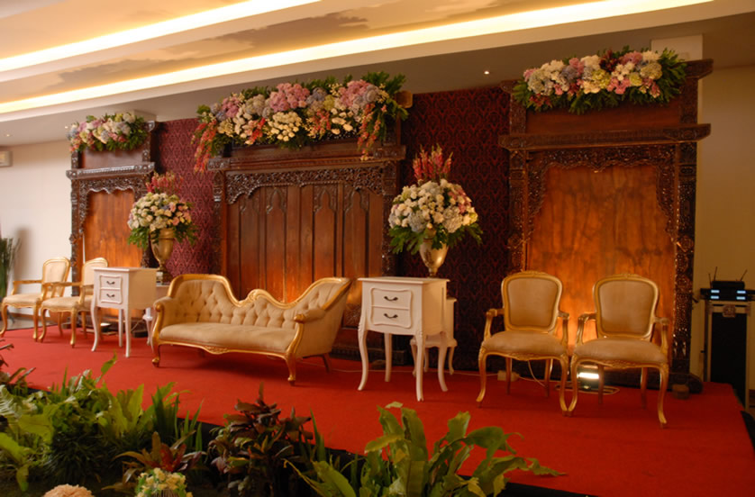 sukajadi-hotel-wedding-decor-stage
